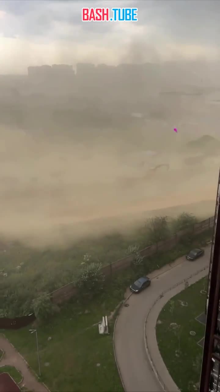 ⁣ Санкт-Петербург в центре Сахары: Северную столицу накрыл ураган, вызвавший настоящую песчаную бурю