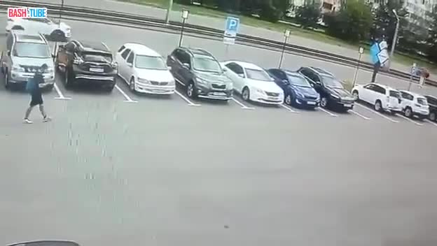 ⁣ Парковка в Барнауле поглотила целый внедорожник