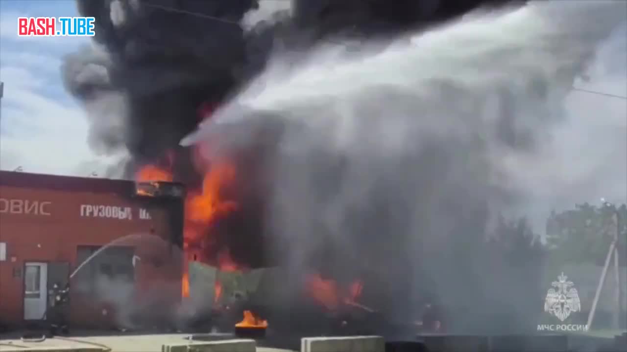 ⁣ В Белгороде огнеборцы ликвидировали пожар, возникший из-за обстрела