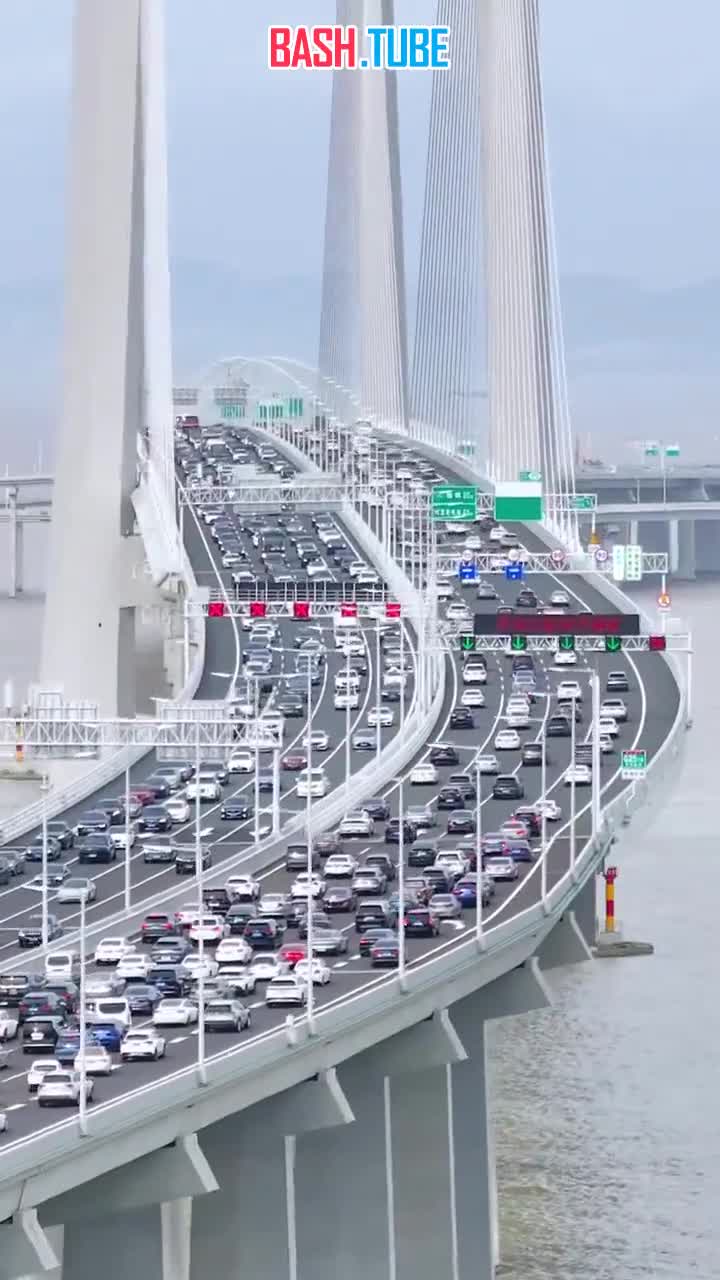 ⁣ Огромное 24-километровое морское шоссе достроено в Китае