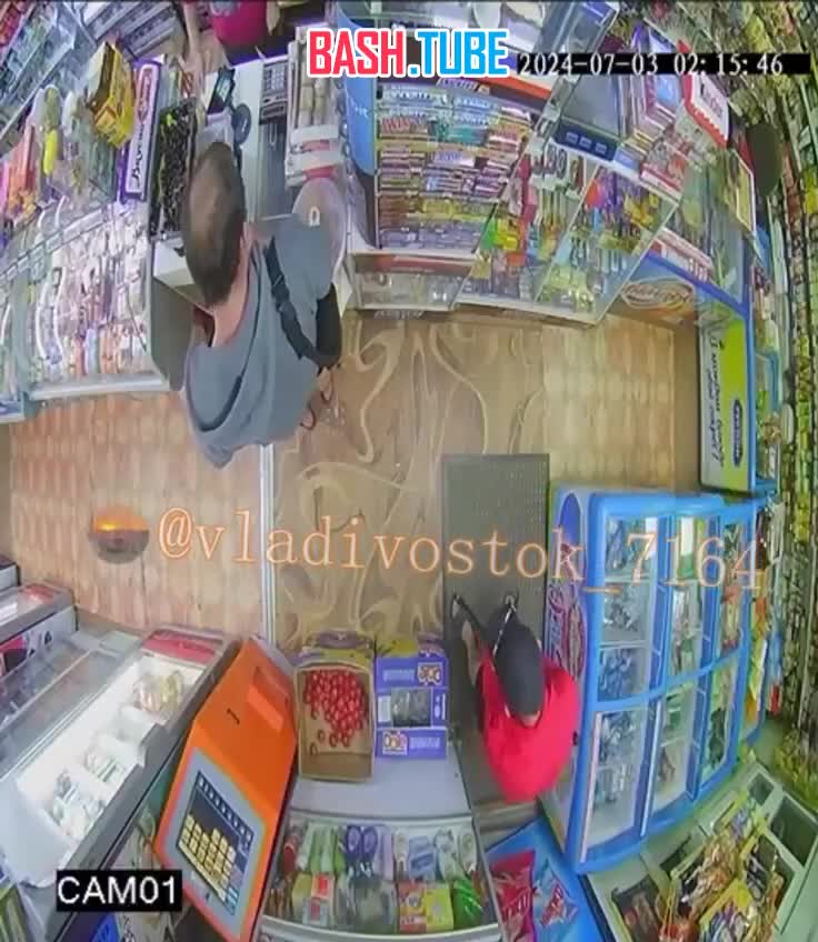 ⁣ Во Владивостоке на Нейбута ночью произошло вооруженное ограбление магазина