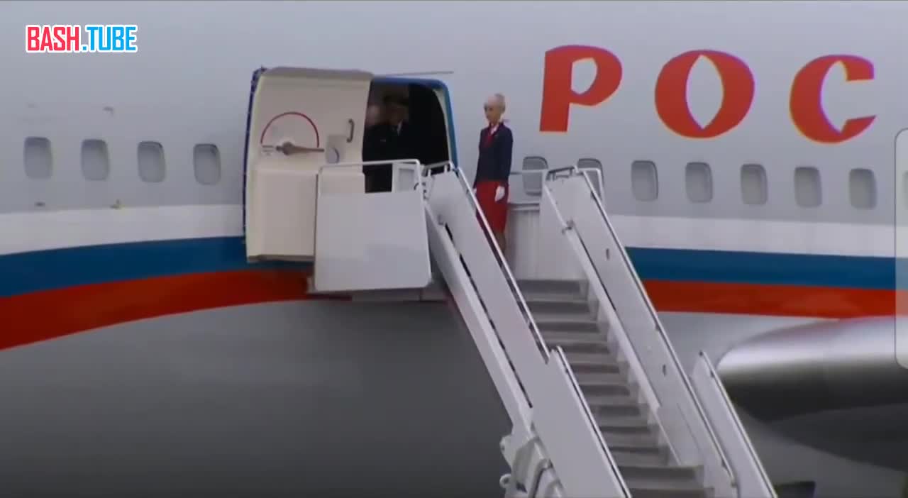  Владимир Путин покинул самолёт и двигается навстречу Дональду Трампу