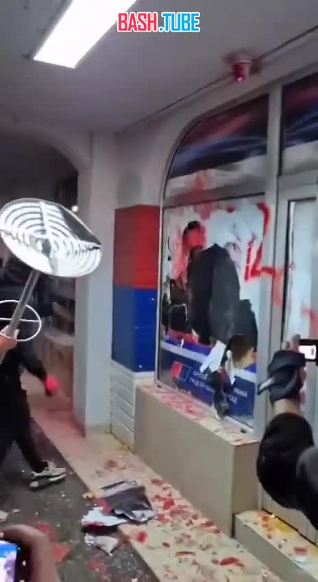  В Сербии этим вечером антиправительственные протесты вновь переросли в беспорядки и столкновения с полицией