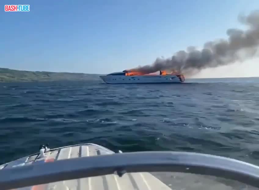  Регистровое судно сгорело в Саратовской области