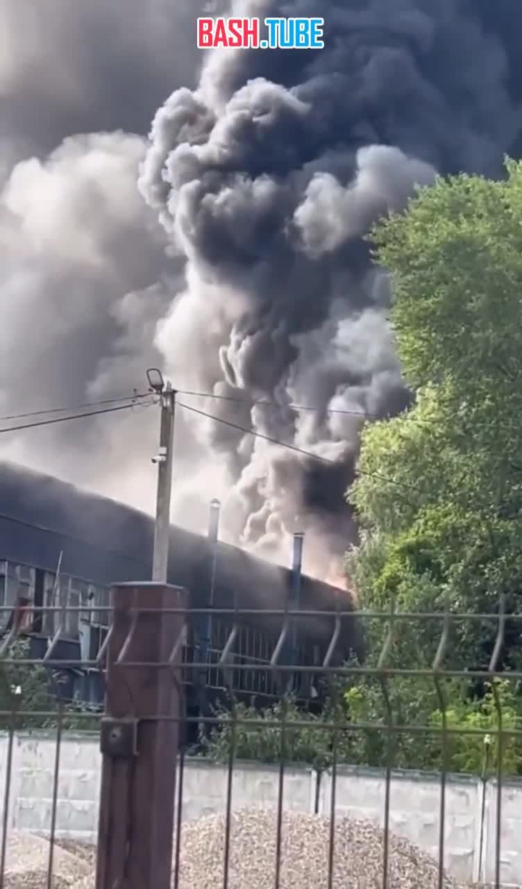  Крупный пожар на территории бывшего завода «Синь России» в подмосковном поселке Гжель