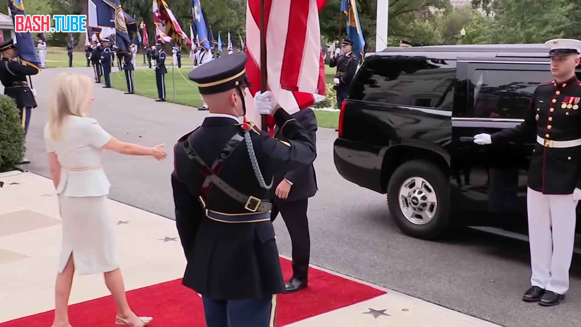  Премьер-министр Великобритании Стармер также прибыл в Белый дом для встречи с Трампом