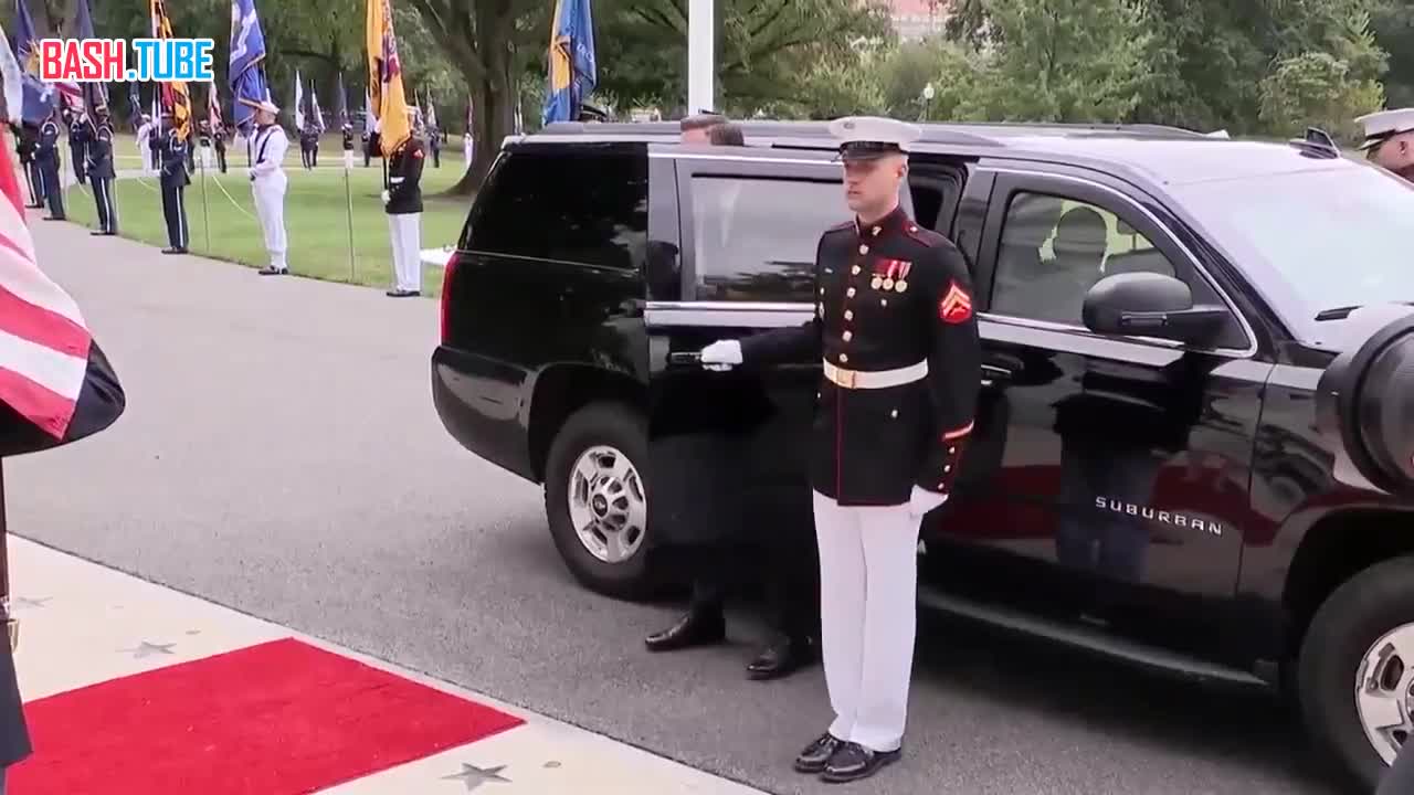  По непонятной причине, лидеры стран ЕС и глава Еврокомиссии с генсеком НАТО прибыли в Белый дом раньше Зеленского