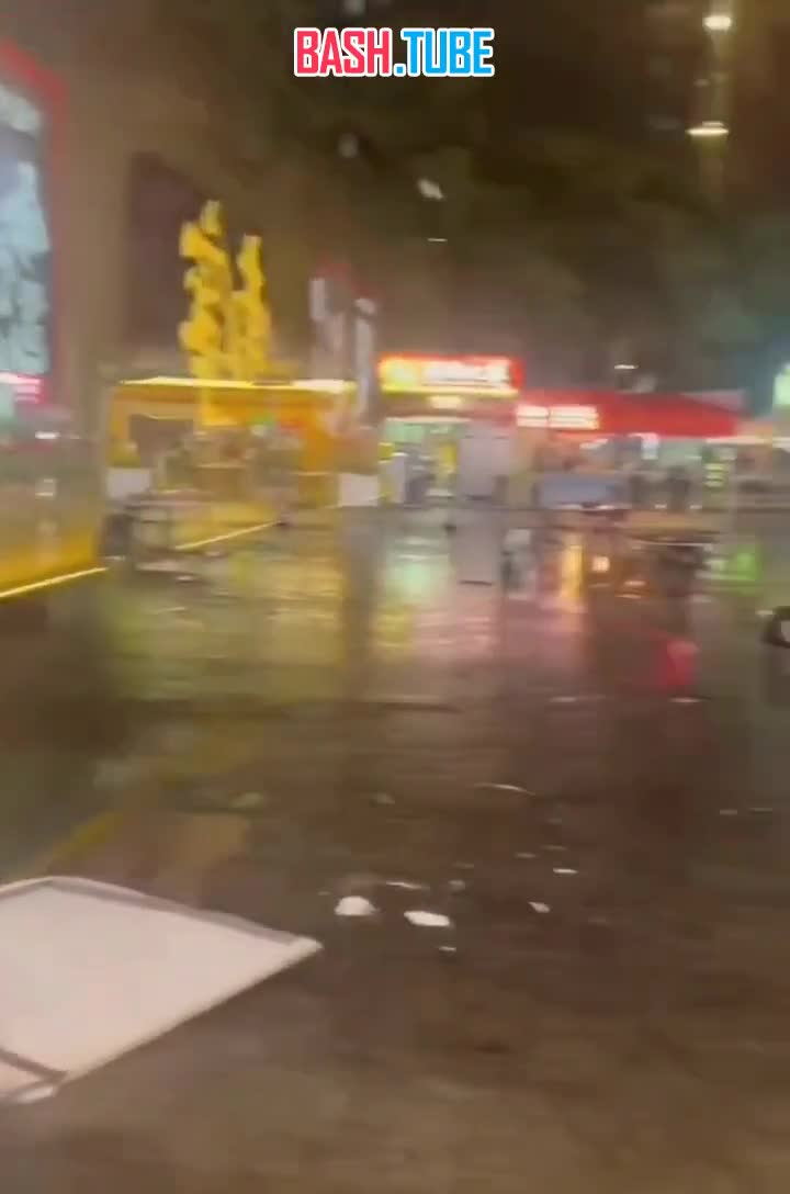  На китайский 9-миллионный город Наньнин обрушился сильный шторм с порывистым ветром