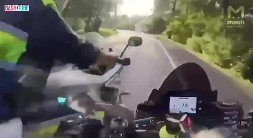  Жёсткое столкновение байкера на питерских номерах с полицейским мотоциклом во время погони - редкое видео от первого лица