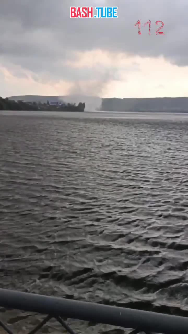  Жуткий смерч прошел прямо по поселку в Пермском крае. Чудом обошлось без пострадавших