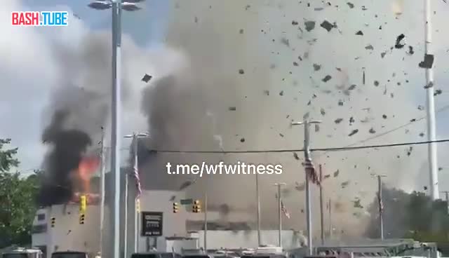  Транспортное средство врезалось в ветеринарную клинику в Уилмингтоне, США, повредив газовую трубу и вызвав взрыв