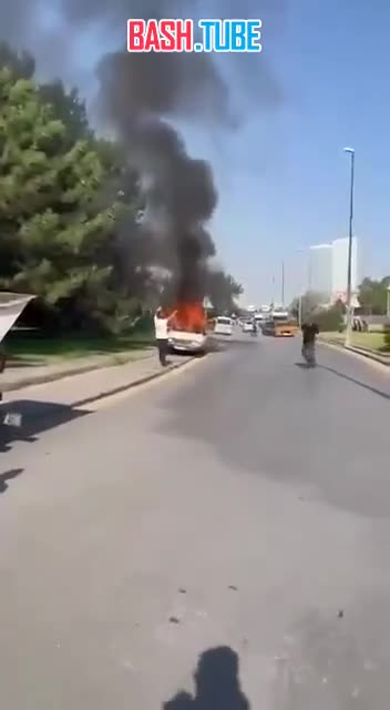  Мужчина поджёг автомобиль перед зданием парламента Турции, - местные СМИ