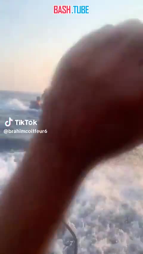  Беженцы из Северной Африки, тем временем, спешат в Европу