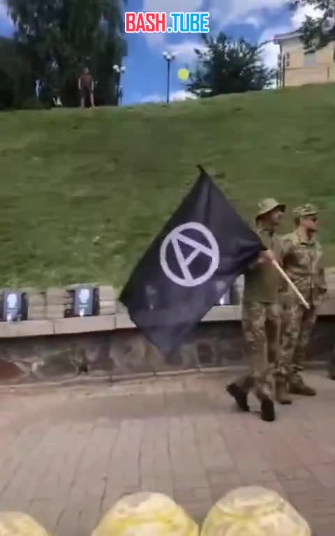  Воюющего за ВСУ лидера террористического РДК* Дениса Капустина оскорбили и призвали возвращаться в Россию