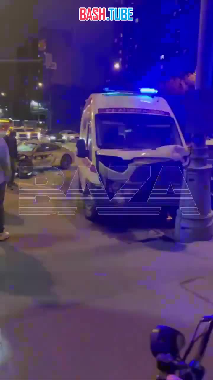  Porsсhe и скорая помощь столкнулись в Москве на Хорошевском шоссе