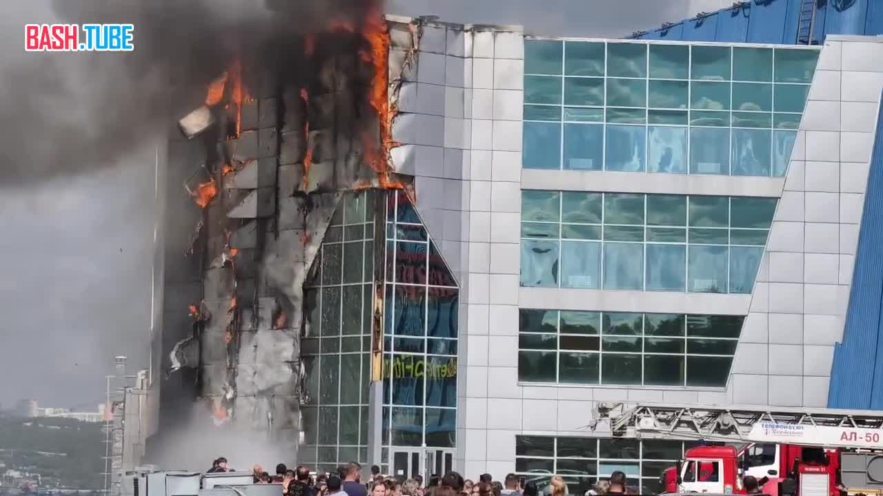  Сильный пожар в ТЦ «Лапландия»: идет эвакуация посетителей и сотрудников