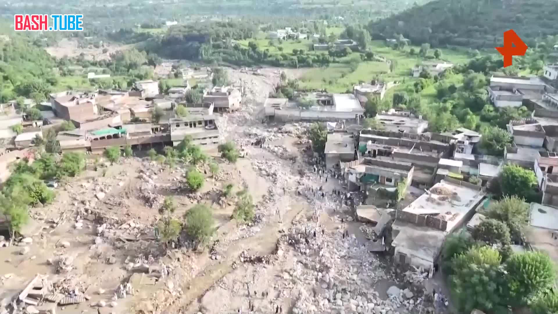  Не менее 746 человек погибли из-за аномально сильных муссонных дождей в Пакистане, пишет AP