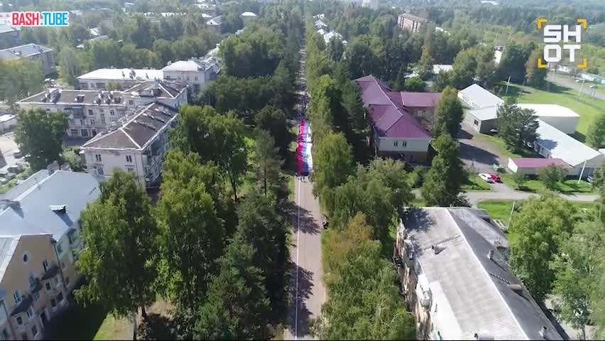  Россия отмечает День флага. Посмотрите, какие огромные триколоры растянули в разных регионах страны