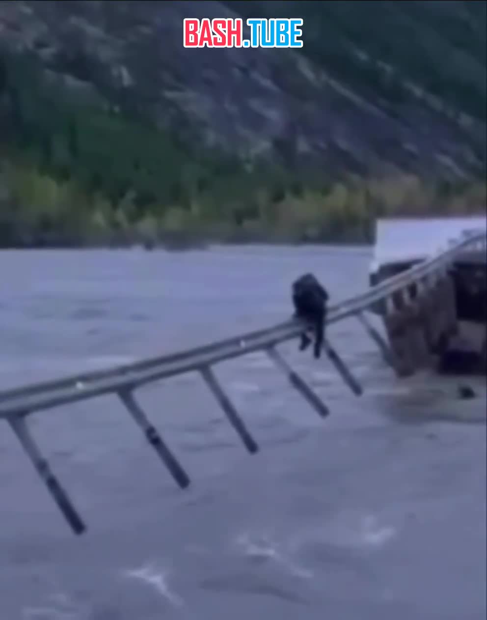  В Магаданской области смыло мост на федеральной трассе: десятки автомобилистов оказались в западне