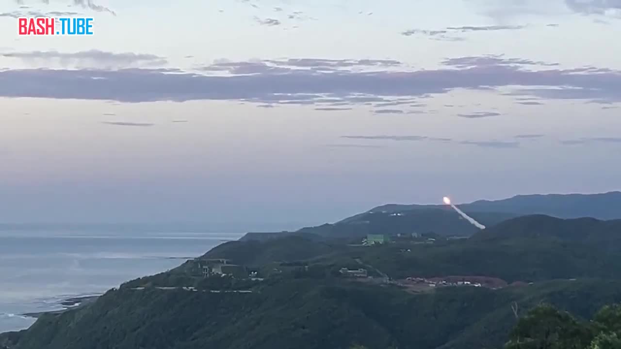  Момент самоликвидации сразу после старта зенитной ракеты PAC-2 ЗРК MIM-104 Patriot армии Тайваня во время учений