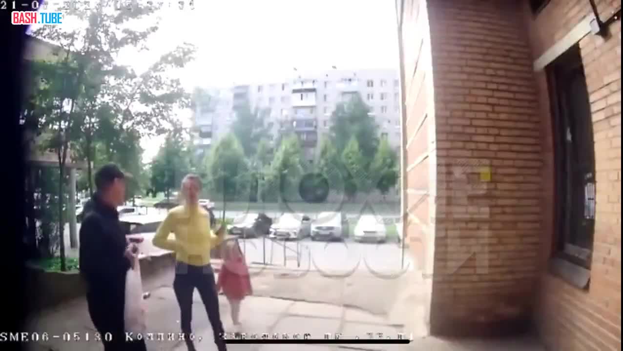  Очень пьяный житель Петербурга чуть не снёс голову девушке бутылкой коньяка