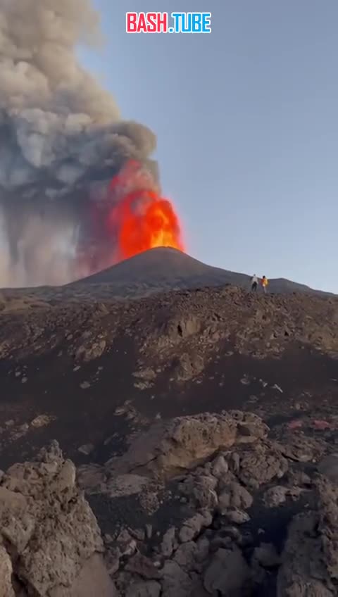  На этой неделе возобновилось извержение вулкана Этна на Сицилии в Италии