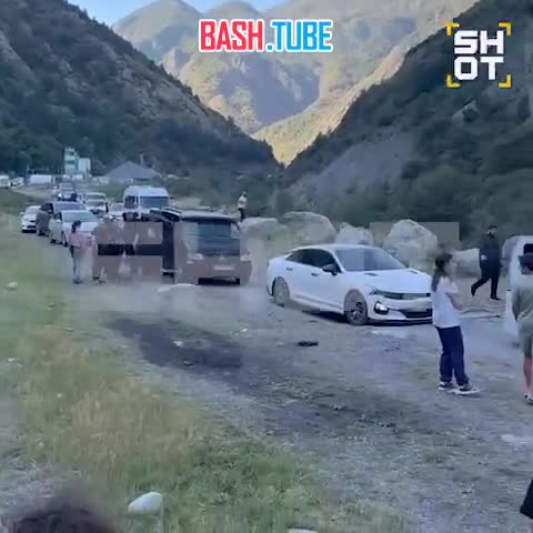  Около 20 часов ждут въезда в Россию туристы на границе с Грузией в Верхнем Ларсе, - СМИ