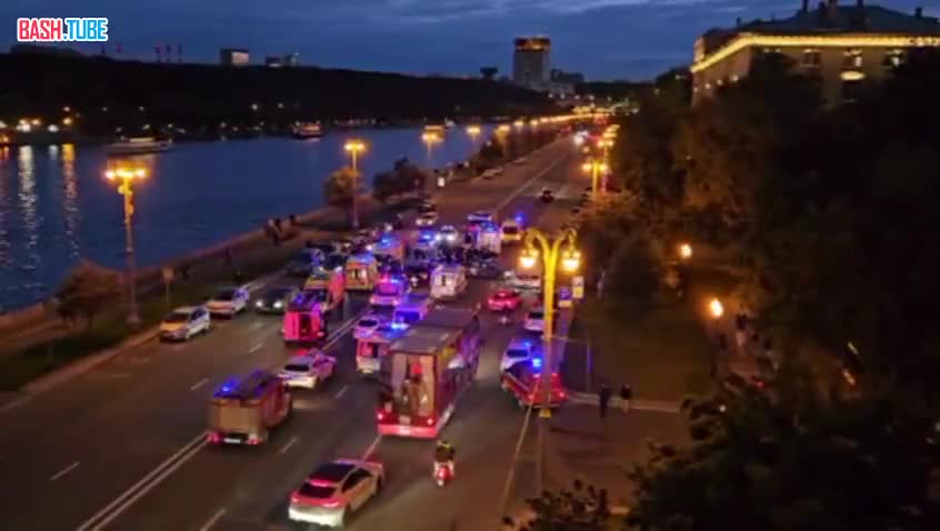  BMW на блатных номерах и микроавтобус столкнулись в центре Москвы