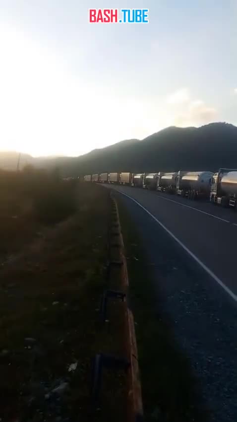  Несколько сотен грузовиков с фруктами не пропустили через российско-грузинскую границу и отправили обратно в Армению