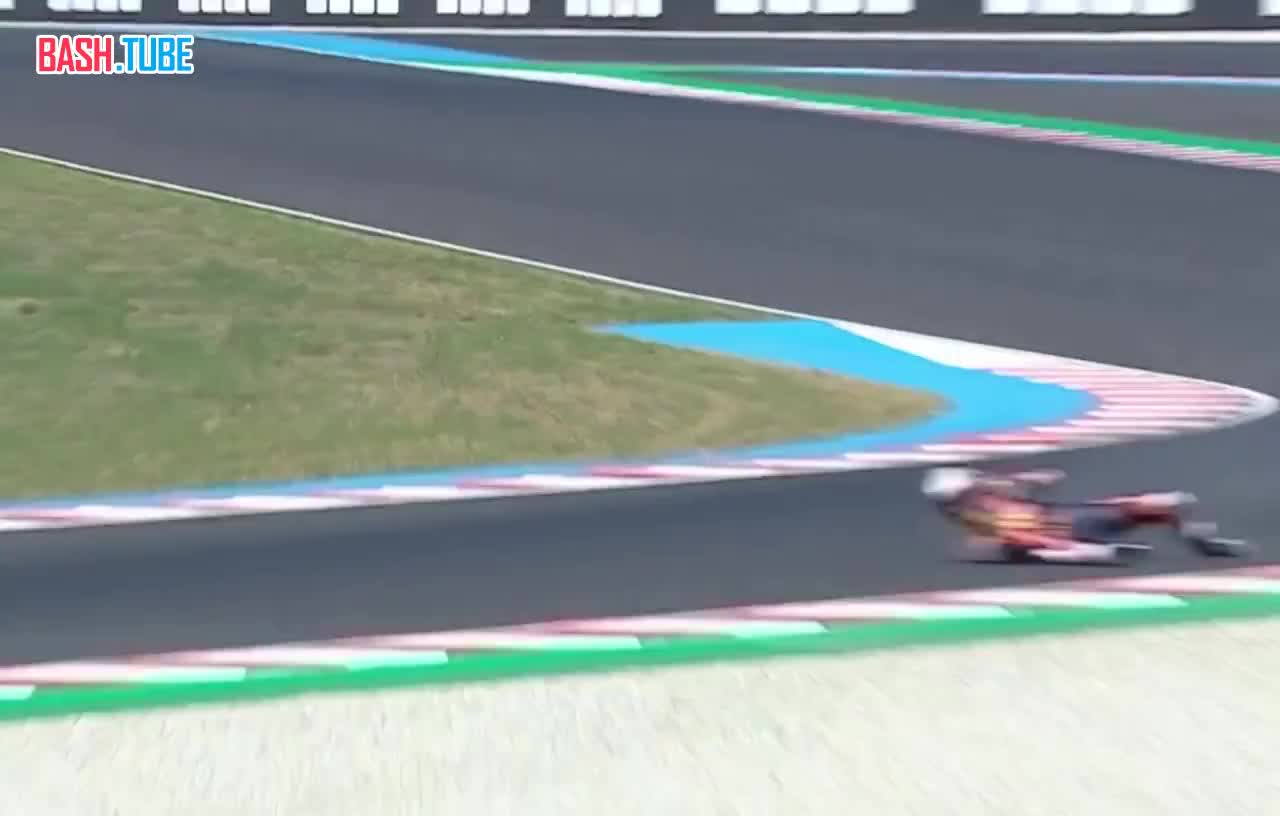  Испанский гонщик Педро Акоста вылетел с трассы и врезался в придорожную камеру на Гран-при Венгрии