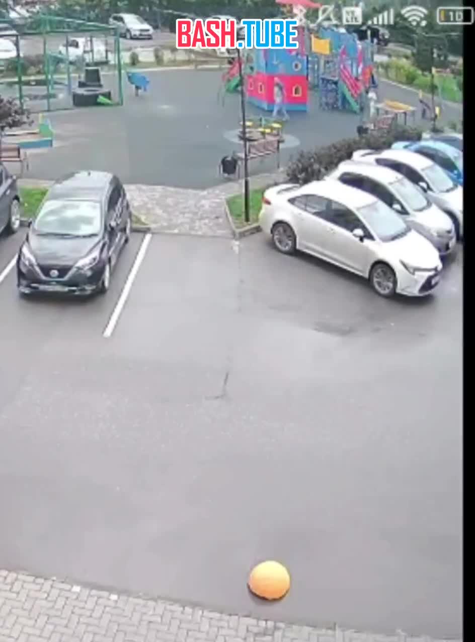  В Новосибирске мужчина пинком снёс мальчика с велосипеда после жалобы дочери