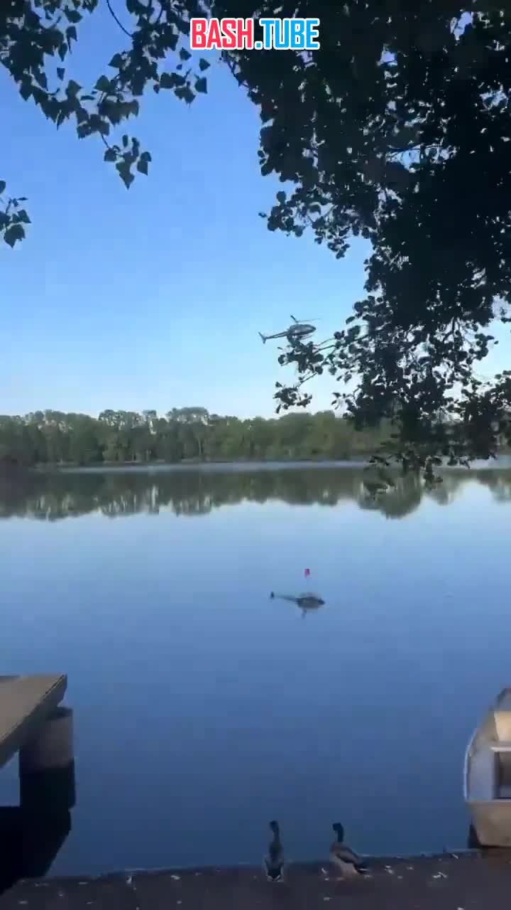  Во Франции пожарный вертолёт рухнул в пруд и разбился