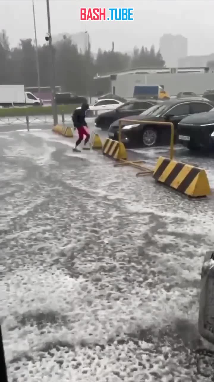  Снежный град, грозы и ливни сегодня вновь обрушатся на Санкт-Петербург, - предупреждение МЧС