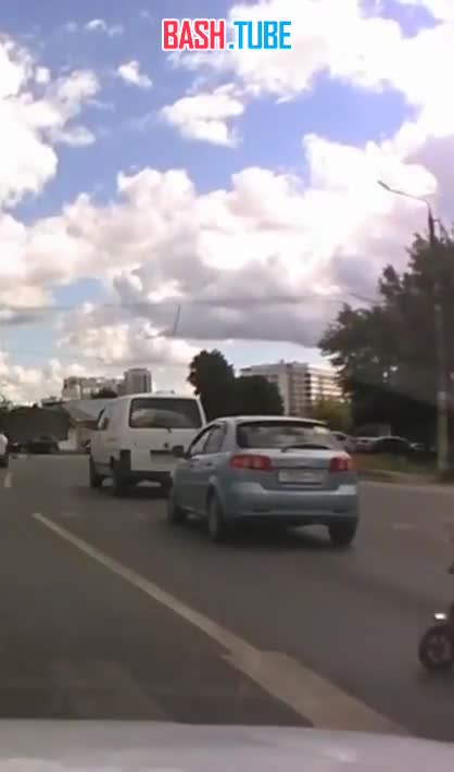  Страшные кадры из Воронежа: КамАЗ наехал на коляску с 2-летней девочкой