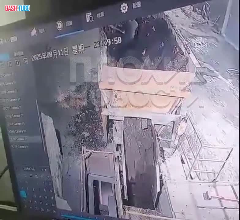  В Китае рабочий заживо закопал своего коллегу