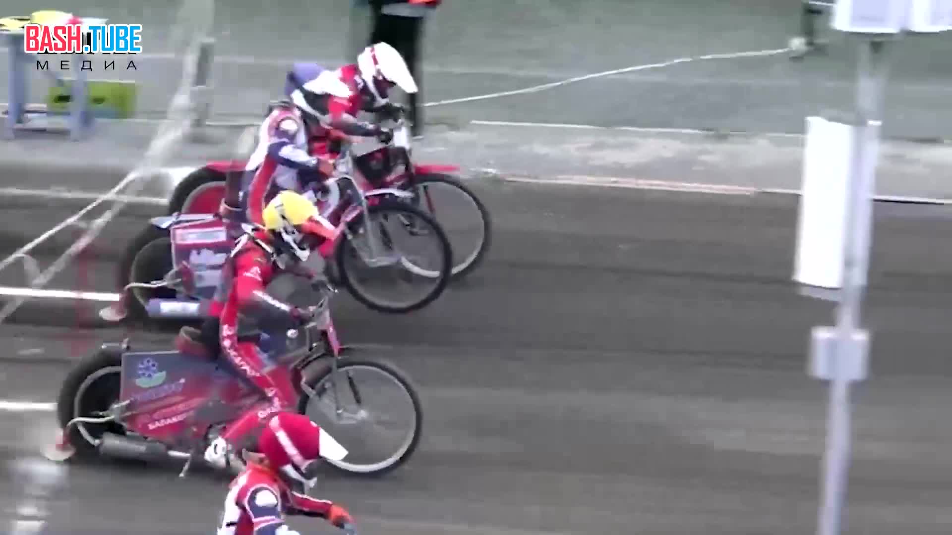  «Летел туда, где стояли дети»: на мотогонках в Башкирии байк вылетел к зрителям