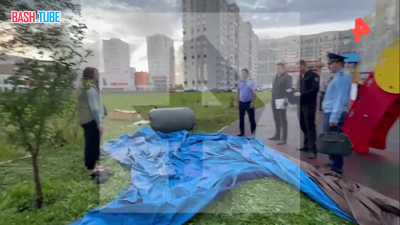  Директор батутного центра сбежала после того, как двое детей пострадали при опрокидывании батута в Уфе, сообщил РЕН ТВ