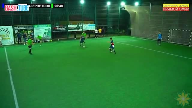  Футболист упал во время игры из-за землетрясения в Дагестане