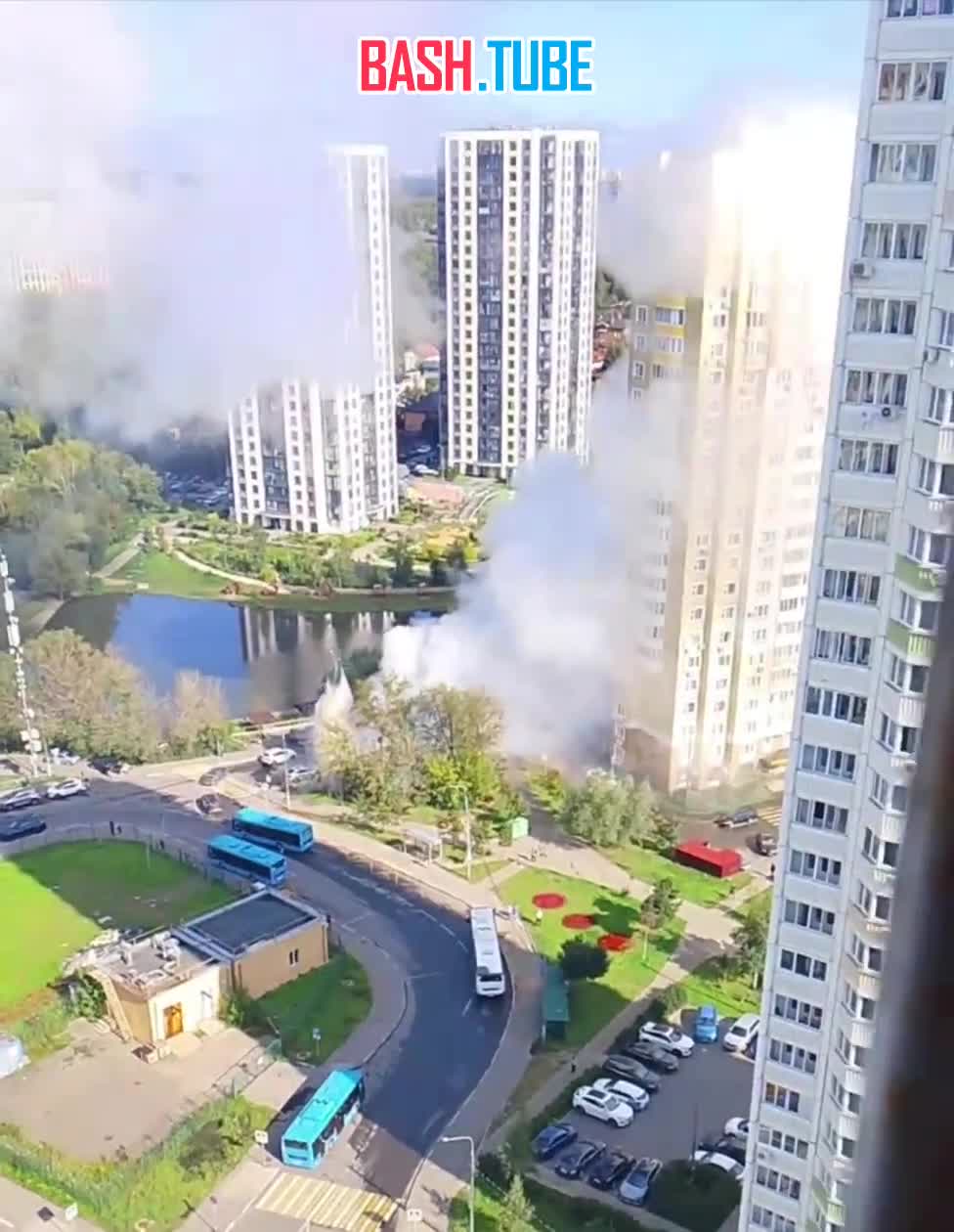  В Химках на Совхозной улице прорвало теплотрассу. Жители говорят, что улицу затопило кипятком