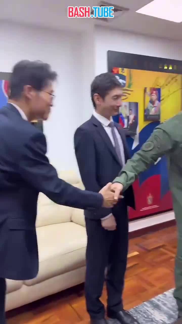  Венесуэла и Китай углубляют военные связи в связи с концентрацией американских военных кораблей у её побережья