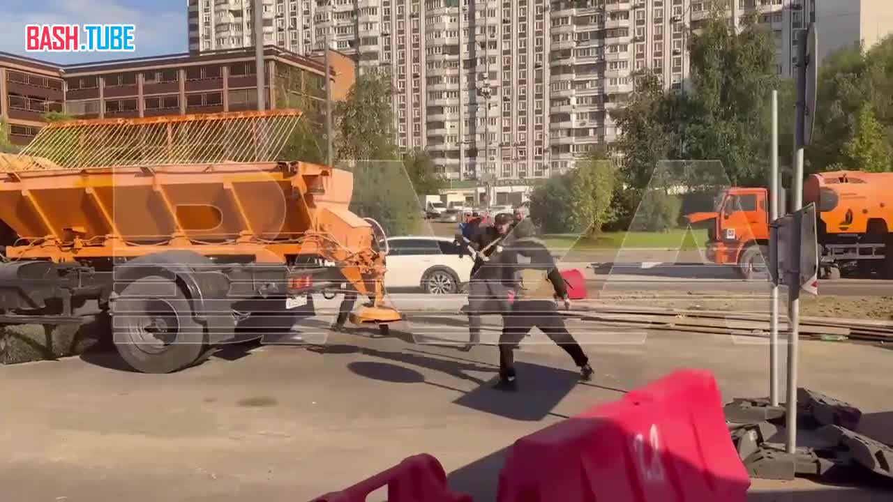  В Москве неизвестный напал с ножом на полицейских