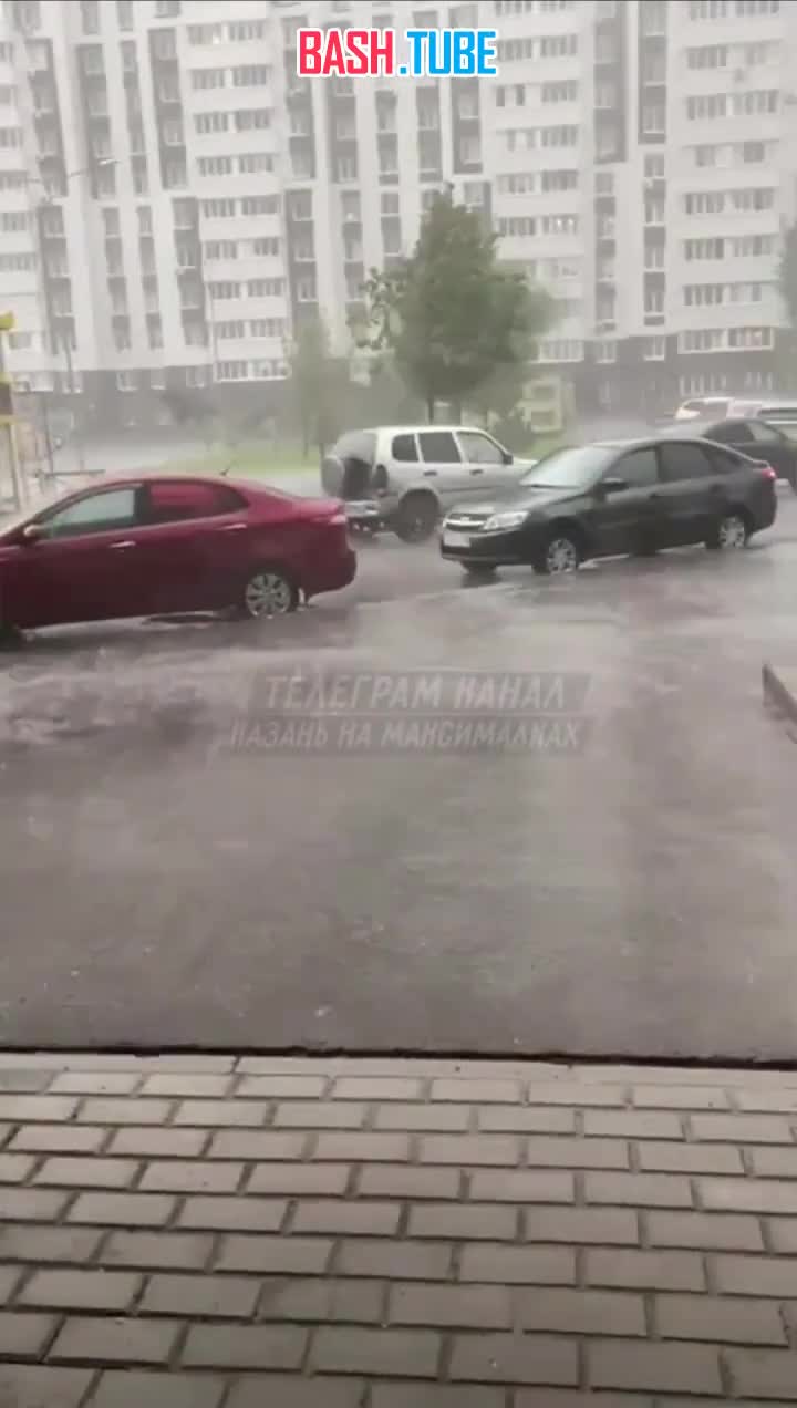  Молния, град и ураганный ветер дошли до Казани - в Салават Купере случился настоящий апокалипсис