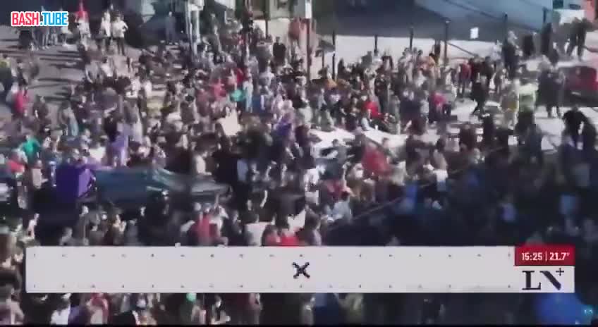  Президент Аргентины Хавьер Милей был выведен с общественного мероприятия после насилия в толпе