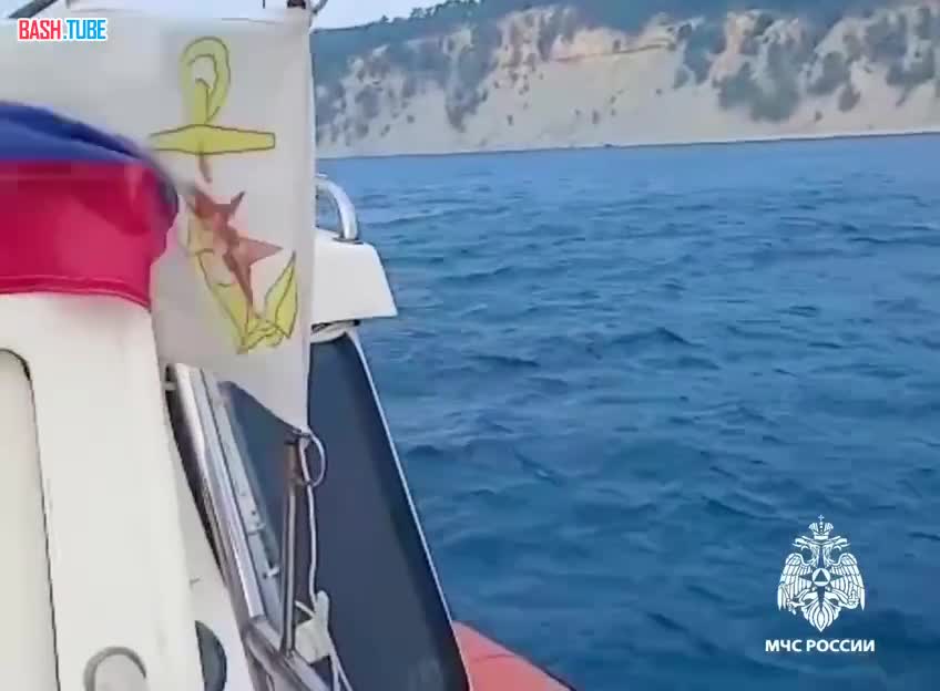  Отдыхающих под Геленджиком туристов, оказавшихся в зоне лесного пожара, эвакуировали на катере в безопасное место