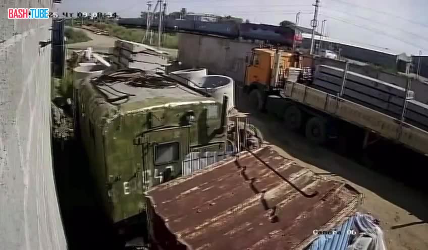  Автомобиль столкнулся с пассажирским поездом на регулируемом ж/д переезде в Благовещенске