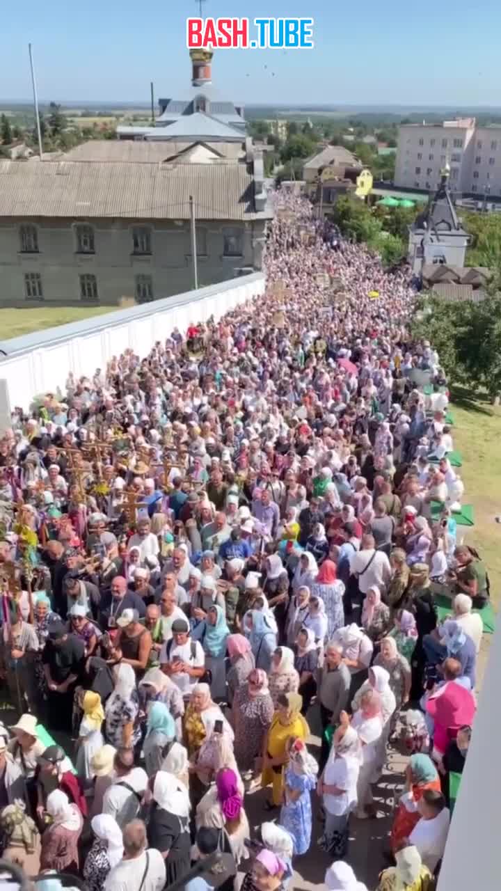  Сегодня на Украине православные провели Крестный ход по случаю праздника успения