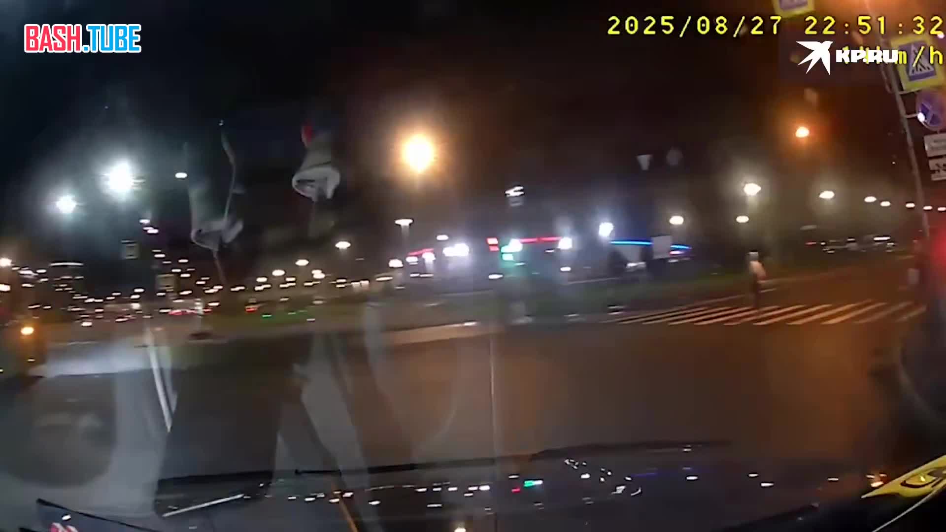  Пассажирский автобус зацепил 20-летнюю девушку и протащил ее 300 метров по асфальту в Питере