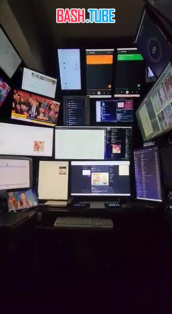  Чел с Reddit поставил себе на рабочий стол 26 мониторов