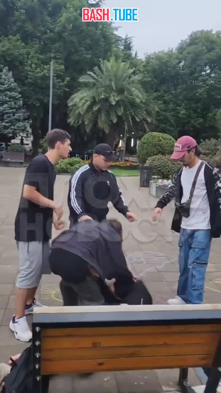  В грузинском парке местные подростки избили релокантов