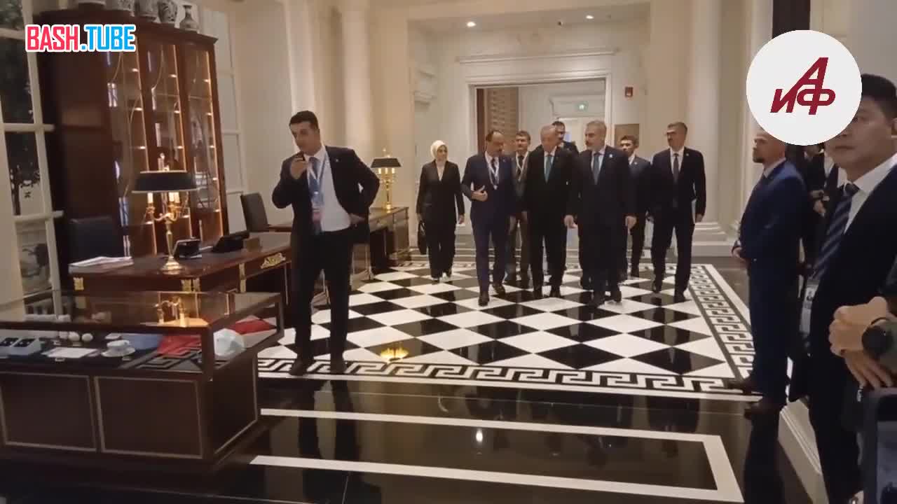  Президент Турции Реджеп Тайип Эрдоган вышел задумчивым после переговоров с Владимиром Путиным на полях саммита ШОС в Китае